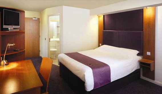 Bedroom 2 Premier Inn London Gatwick Airport South