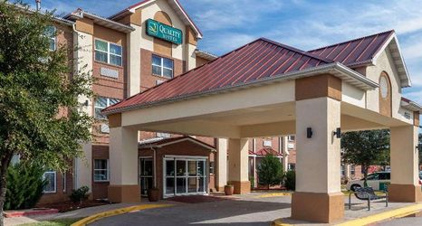 外部的 2 Quality Suites Addison-Dallas