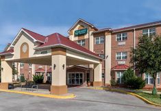 外部的 6 Quality Suites Addison-Dallas