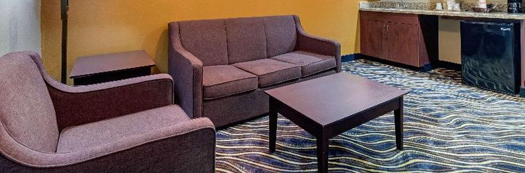 大堂 Quality Suites Addison-Dallas