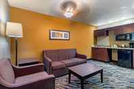 Lobby Quality Suites Addison-Dallas