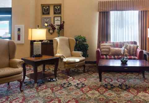 Lobby Comfort Suites Fredericksburg North