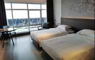 Kamar Tidur 4 Dazhong Airport Hotel