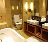 In-room Bathroom 3 Glenview ITC Plaza Chongqing