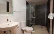 Toilet Kamar 4 boulevard apartamentos by mirmar