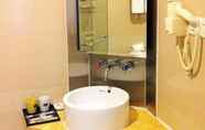 In-room Bathroom 7 Home Inn Yangshuo West Street Chengzhong Road