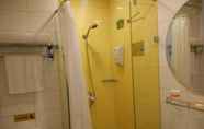 In-room Bathroom 3 Home Inn Changping Tiyuguan