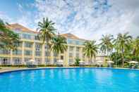 Swimming Pool Resort Golden Palm