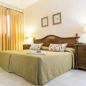 Leflet Gran Avenida 1, Hotel Alcalá del Río