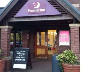 Exterior 2 Premier Inn (Paisley)