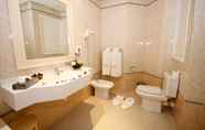 Toilet Kamar 4 Phebus Gammarth Resort and Spa