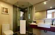 Toilet Kamar 5 Rosedale Hotel & Suites Beijing