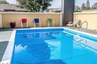 Swimming Pool Rodeway Inn & Suites Yakima