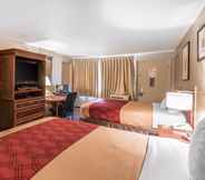 Bedroom 3 Rodeway Inn & Suites Yakima