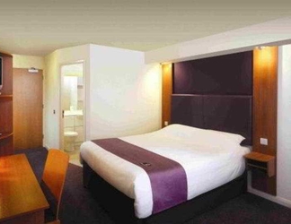 Bedroom 2 Premier Inn MAN Airport (M56/J6) Runger Lane North