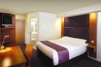 Bedroom Premier Inn MAN Airport (M56/J6) Runger Lane North