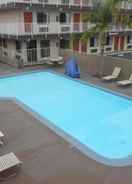 SWIMMING_POOL Motel 6 Fresno