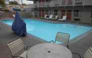Hồ bơi 3 Motel 6 Fresno