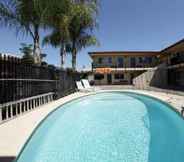 Swimming Pool 7 Americas Best Value Inn Visalia