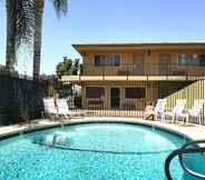 Swimming Pool 4 Americas Best Value Inn Visalia