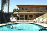 Swimming Pool Americas Best Value Inn Visalia