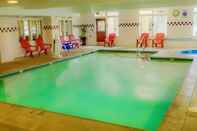 สระว่ายน้ำ Holiday Inn Express & Suites Portland East