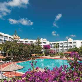 Defne Ana 1 , 飯店Dragon Bar