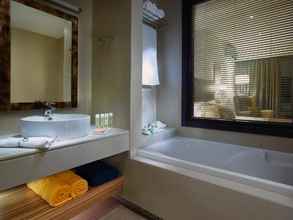 In-room Bathroom 4 Filion Suites Resort & Spa