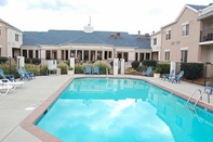 Swimming Pool Red Roof PLUS+ & Suites Knoxville West-Cedar Bluff