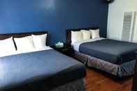 Kamar Tidur Golden Bear Hotel SureStay Collection By BW