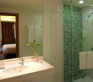 In-room Bathroom 2 City Inn Yuandong