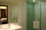 Phòng tắm bên trong City Inn Yuandong