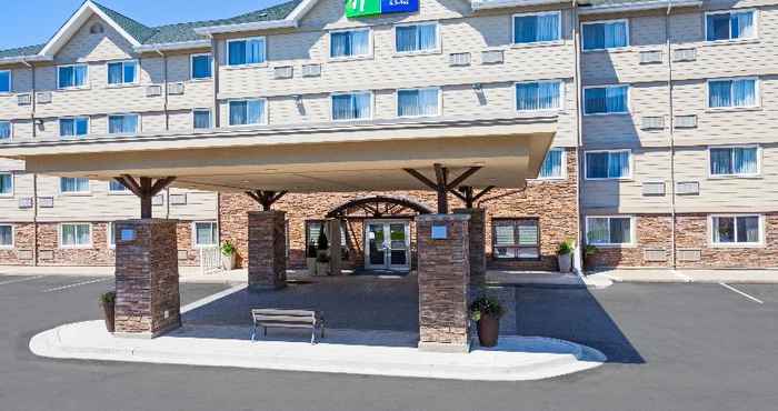 Exterior Holiday Inn Express & Suites Fredericton