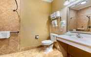 In-room Bathroom 2 Comfort Suites Lufkin