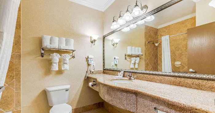 Toilet Kamar Comfort Suites Lufkin