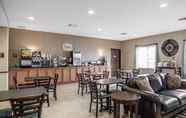 Restaurant 2 Rodeway Inn & Suites Salina KS