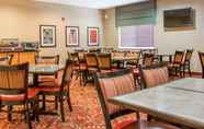 Restaurant 5 Comfort Suites Saginaw Area