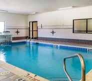 Swimming Pool 6 Quality Inn & Suites