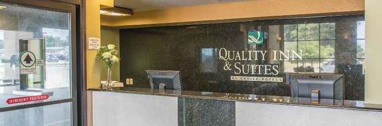 Lobby Quality Inn & Suites