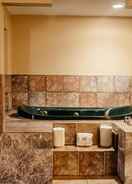 BATHROOM Country Inn & Suites by Radisson Battle Creek MI