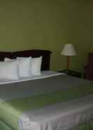 BEDROOM Travelodge by Wyndham Roanoke