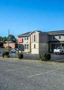 EXTERIOR_BUILDING Econo Lodge Airport North Syracuse