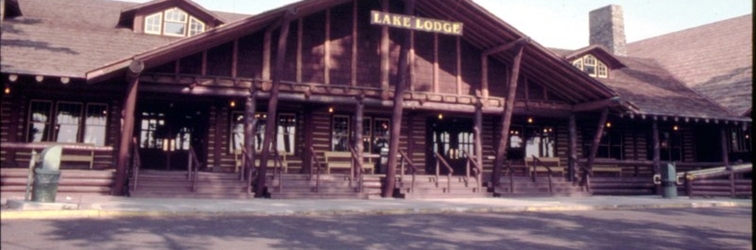 Exterior Lake Lodge