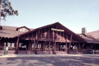 Exterior Lake Lodge