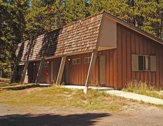 Exterior 2 Lake Lodge