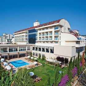 Titan Select Hotel1 , 飯店科纳克利钟楼广场