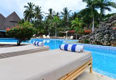 Kolam Renang 2 Diani Reef Beach Resort & Spa