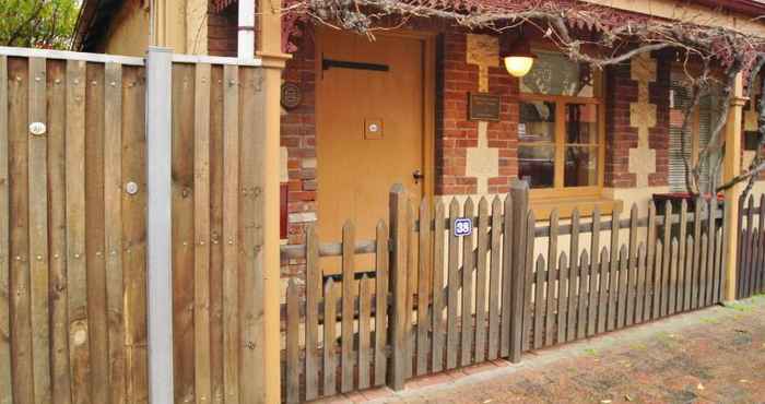 Bangunan North Adelaide Heritage Cottage & Apartments