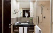 In-room Bathroom 2 Hyatt Regency Oryx Doha