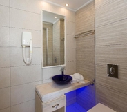 In-room Bathroom 6 Anthemis